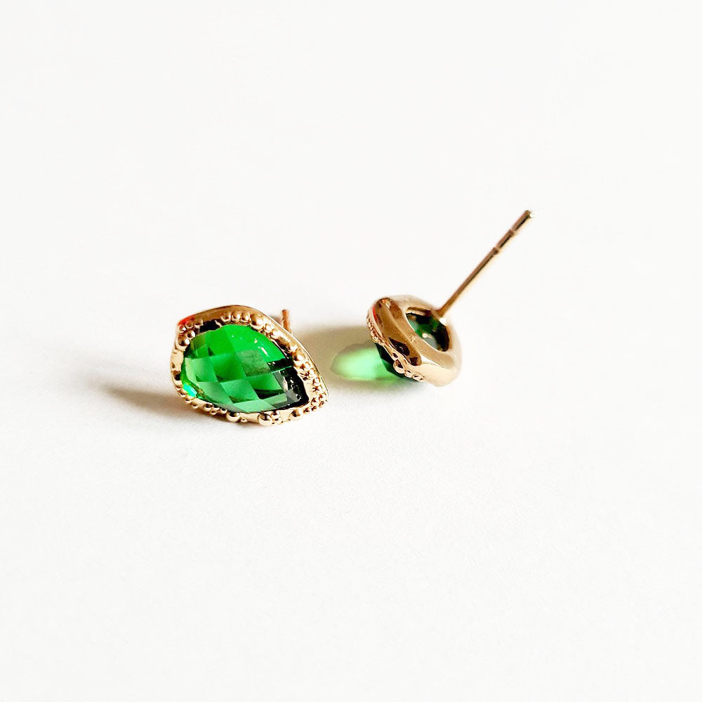Boucle d'oreille vert plaqué or 18K zirconium Devina Bellaime 3
