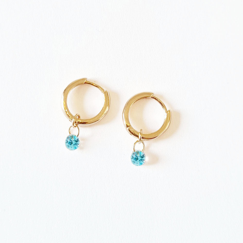 Boucles d'oreilles bleu créoles plaqué or 18K 1,5 cm Elda Bellaime 3