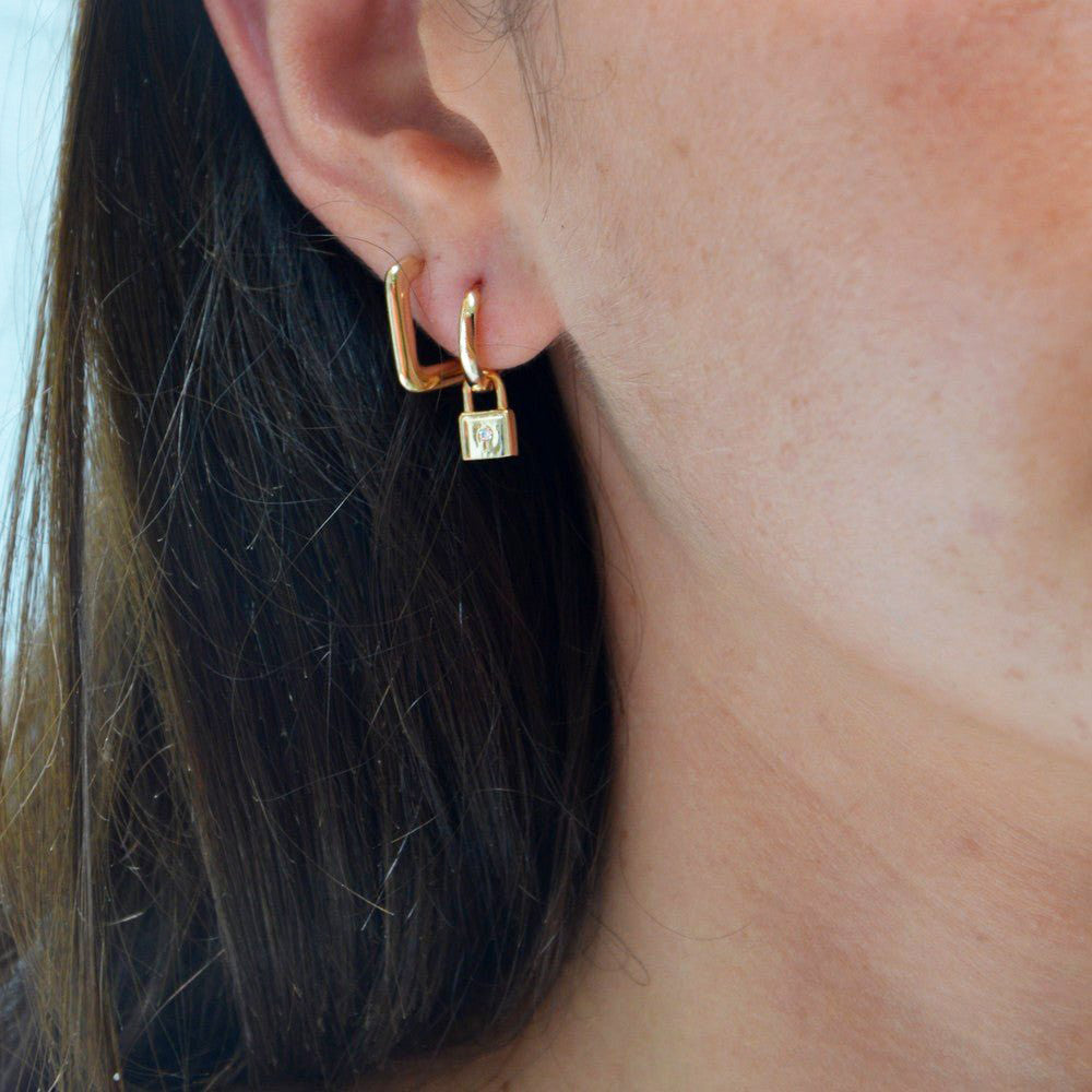 Boucle d'oreille cadenas plaqué or 18K zirconium individuelle 1,2 cm The Secret Bellaime 2