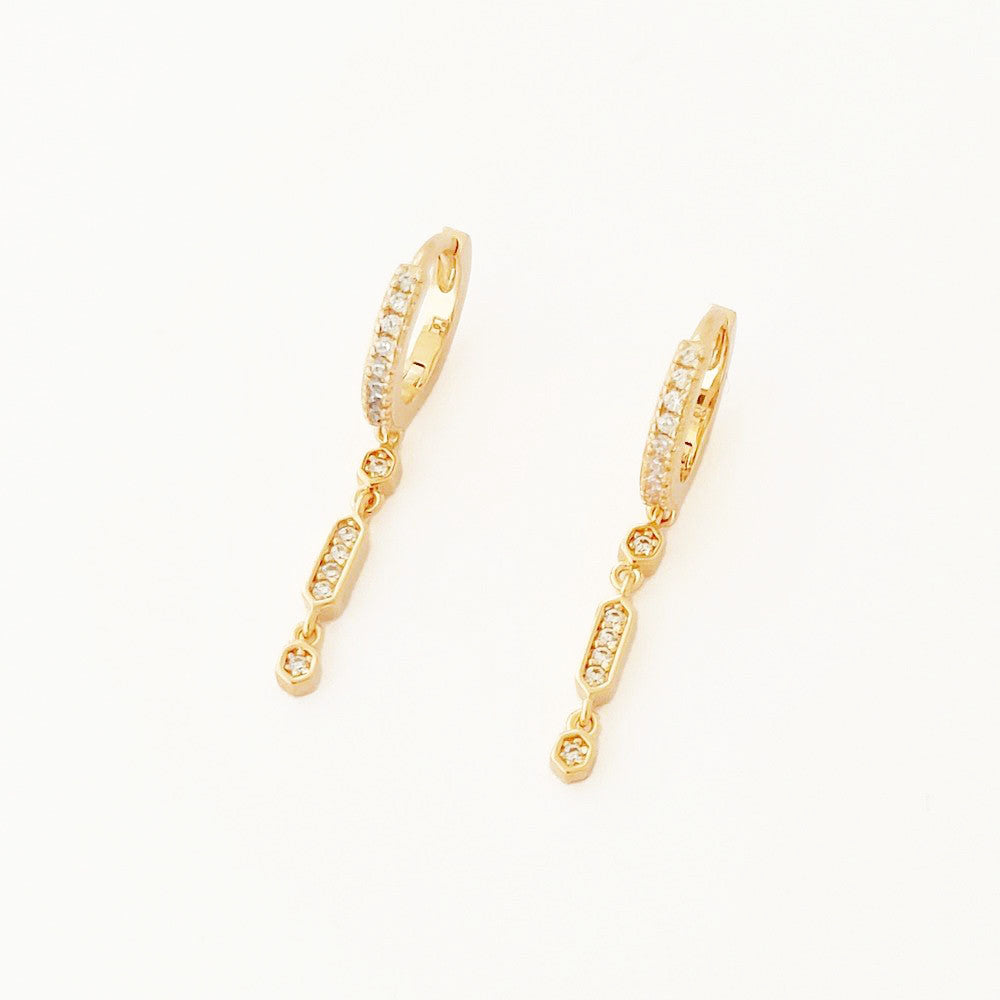 Boucles d'oreilles pendantes plaqué or 18K zirconium 2,5 cm Affinity Bellaime 3