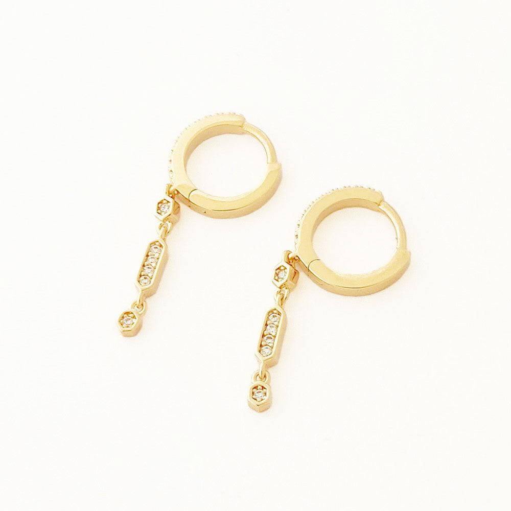 Boucles d'oreilles pendantes plaqué or 18K zirconium 2,5 cm Affinity Bellaime 4