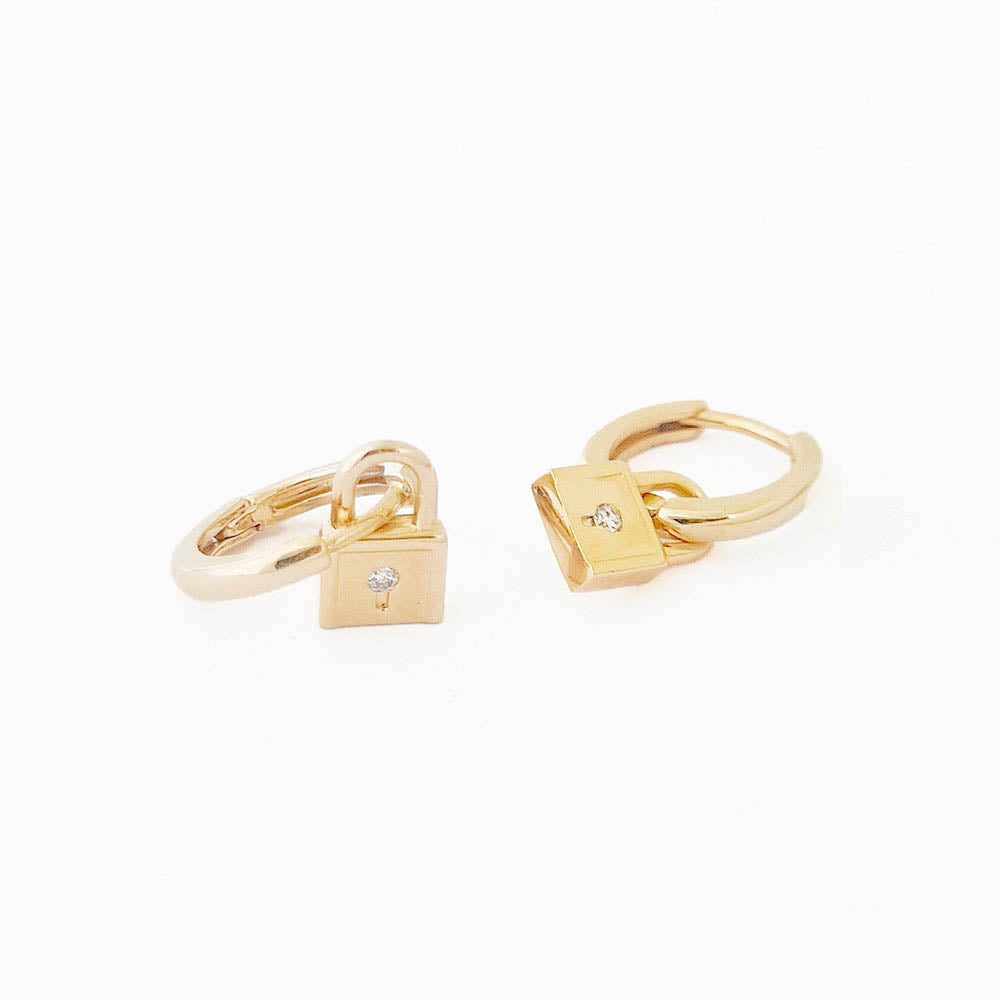 Boucles d'oreilles cadenas créoles plaqué or 18K zirconium 1,2 cm The Secret Bellaime 5