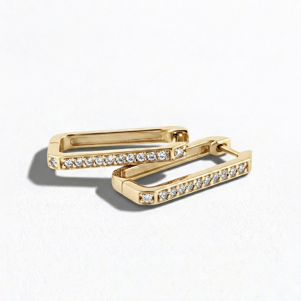 Boucle d'oreille rectangulaire creole plaqué or 18K zirconium 2,3 cm Strike the Pose Bellaime 3