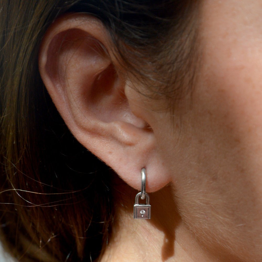 Boucle d'oreille cadenas argent 925 zirconium individuelle 1,2 cm The Secret Bellaime 2