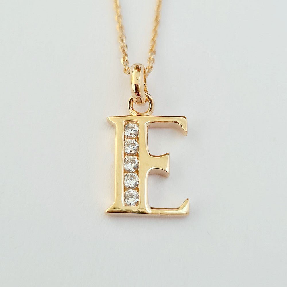 Collier lettre E plaqué or 18K zirconium Basic & Perfect Bellaime