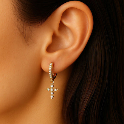 Boucle d'oreille croix individuelle plaqué or 18K zirconium 1 cm Bellaime 2