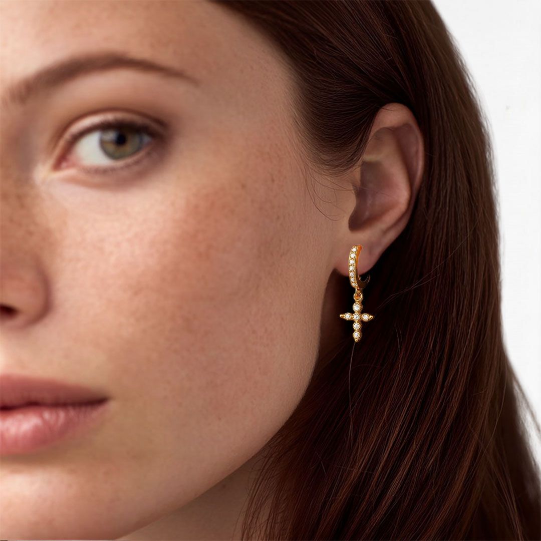 Boucle d'oreille croix individuelle plaqué or 18K zirconium 1 cm Bellaime 2