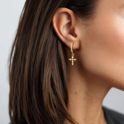 Boucle d'oreille croix individuelle plaqué or 18K zirconium 1 cm Bellaime 3