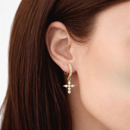 Boucle d'oreille croix individuelle plaqué or 18K zirconium 1 cm Bellaime 3