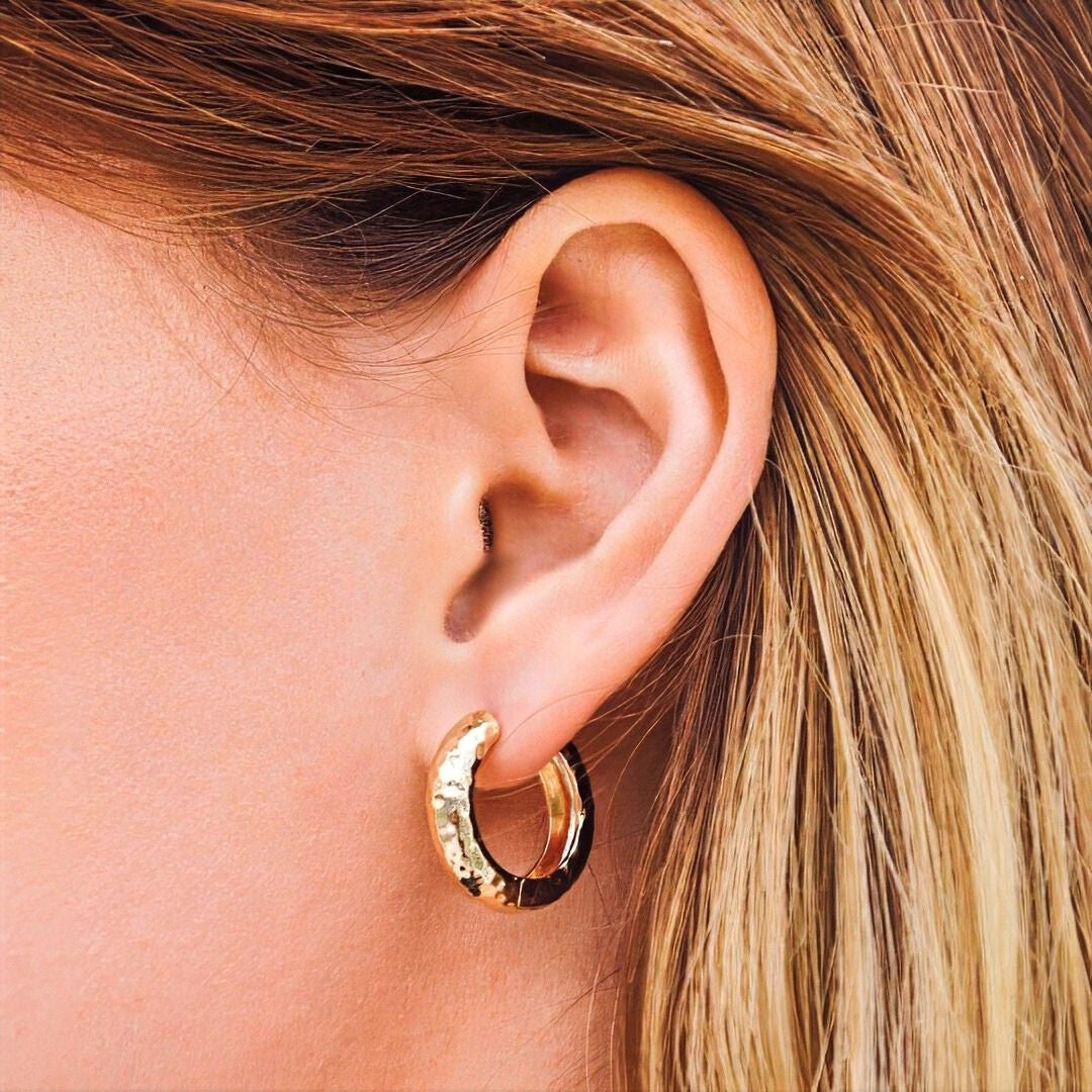 Boucles d'oreilles créoles plaqué or 18K 2 cm Camilla Bellaime 2