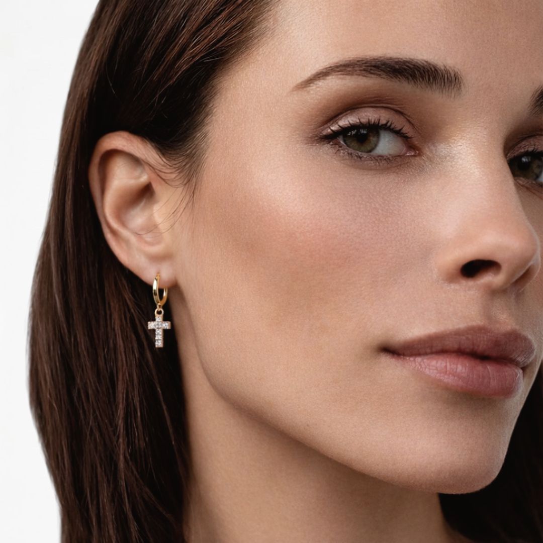 Boucles d'oreilles croix créoles plaqué or 18K Crosslight Bellaime 2