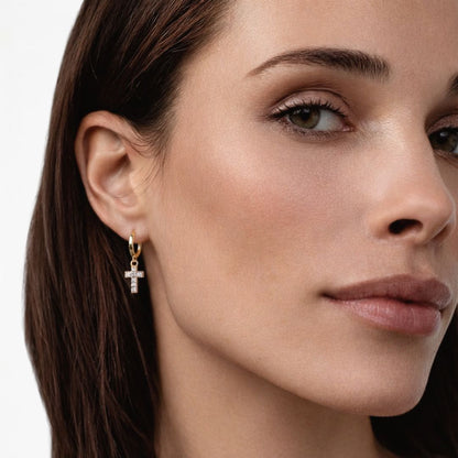 Boucles d'oreilles croix créoles plaqué or 18K Crosslight Bellaime 2