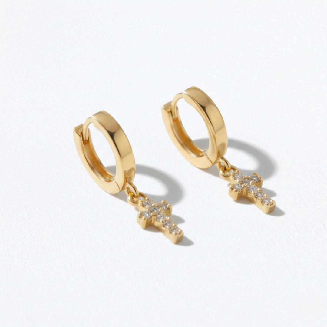 Boucles d'oreilles croix créoles plaqué or 18K Crosslight Bellaime 4