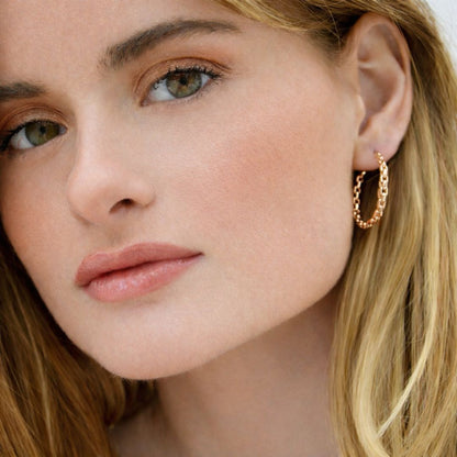 Boucles d'oreilles créoles torsadées plaqué or 18K 3 cm The Fame Bellaime 4