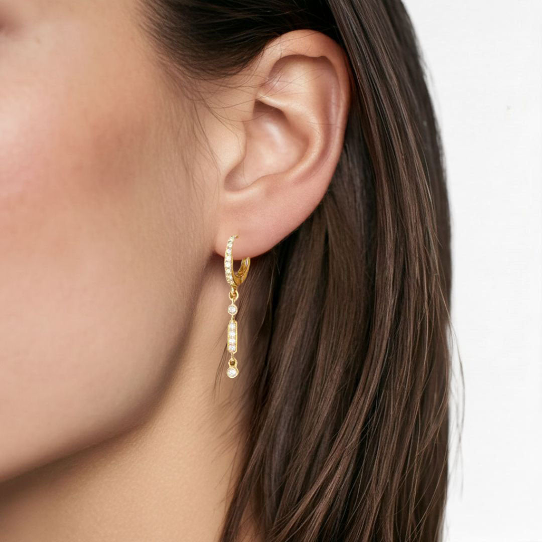 Boucles d'oreilles pendantes plaqué or 18K zirconium 2,5 cm Affinity Bellaime 3