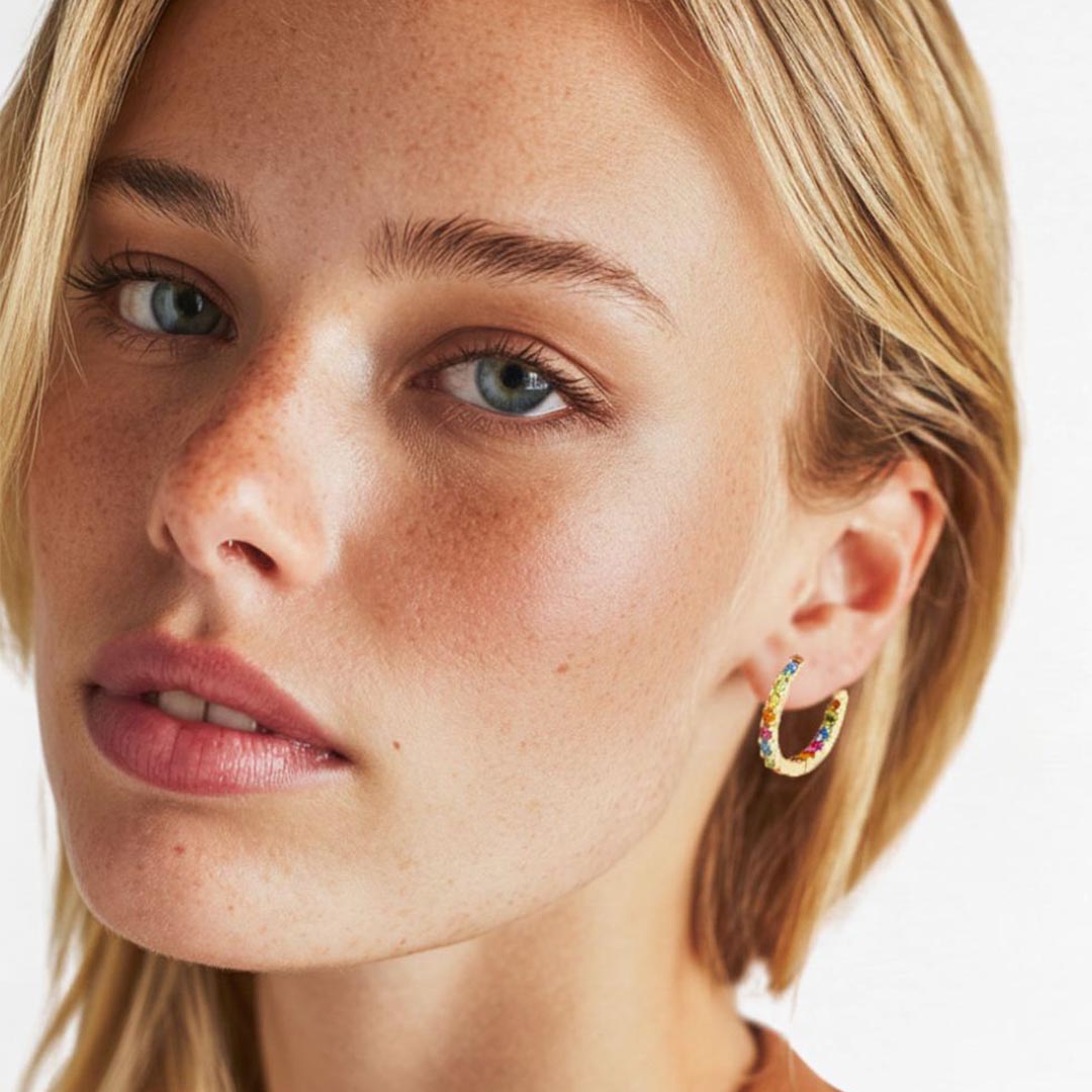 Boucles d'oreilles créoles colorées plaqué or 18K zirconium 1,5 cm Rainbow Loop Bellaime 3