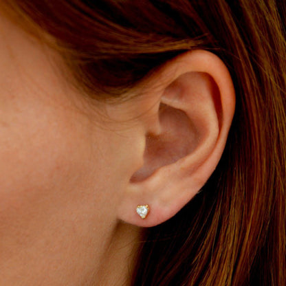 Boucle d'oreille coeur puce plaqué or 18K zirconium Heart of Glass Bellaime 2