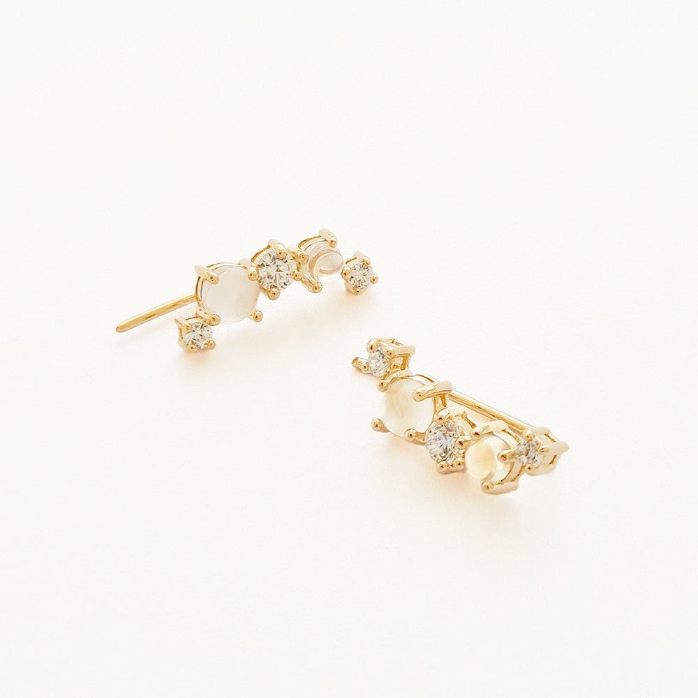 Boucles d'oreilles pierre de lune grimpantes plaqué or 18K To The Moon Bellaime 4