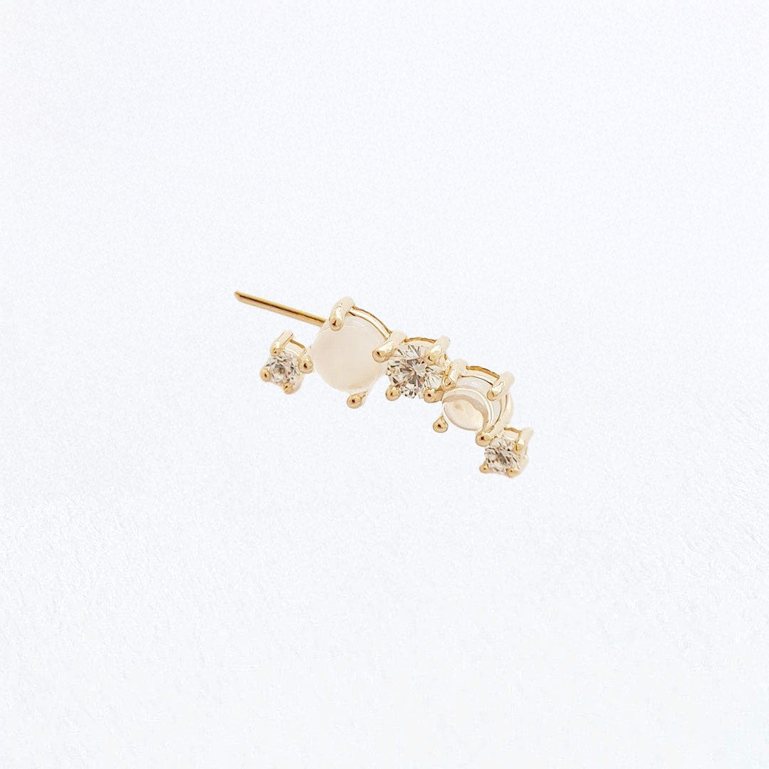 Boucles d'oreilles pierre de lune grimpantes plaqué or 18K To The Moon Bellaime 5