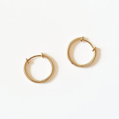 Boucles d'oreilles créoles torsadées plaqué or 18K 2 cm Vicky Bellaime 5