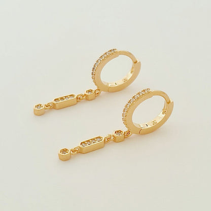 Boucles d'oreilles pendantes plaqué or 18K zirconium 2,5 cm Affinity Bellaime 2