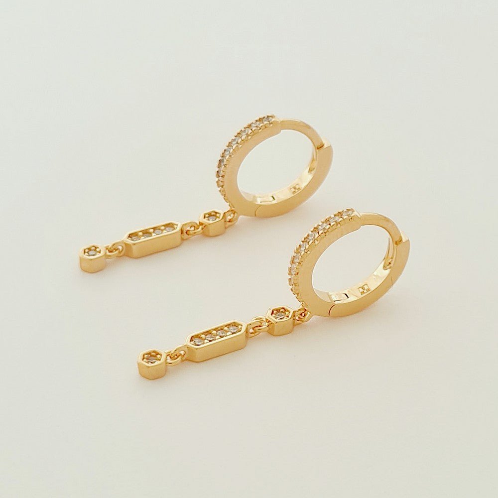 Boucles d'oreilles pendantes plaqué or 18K zirconium 2,5 cm Affinity Bellaime 2