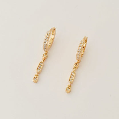 Boucles d'oreilles pendantes plaqué or 18K zirconium 2,5 cm Affinity Bellaime 3