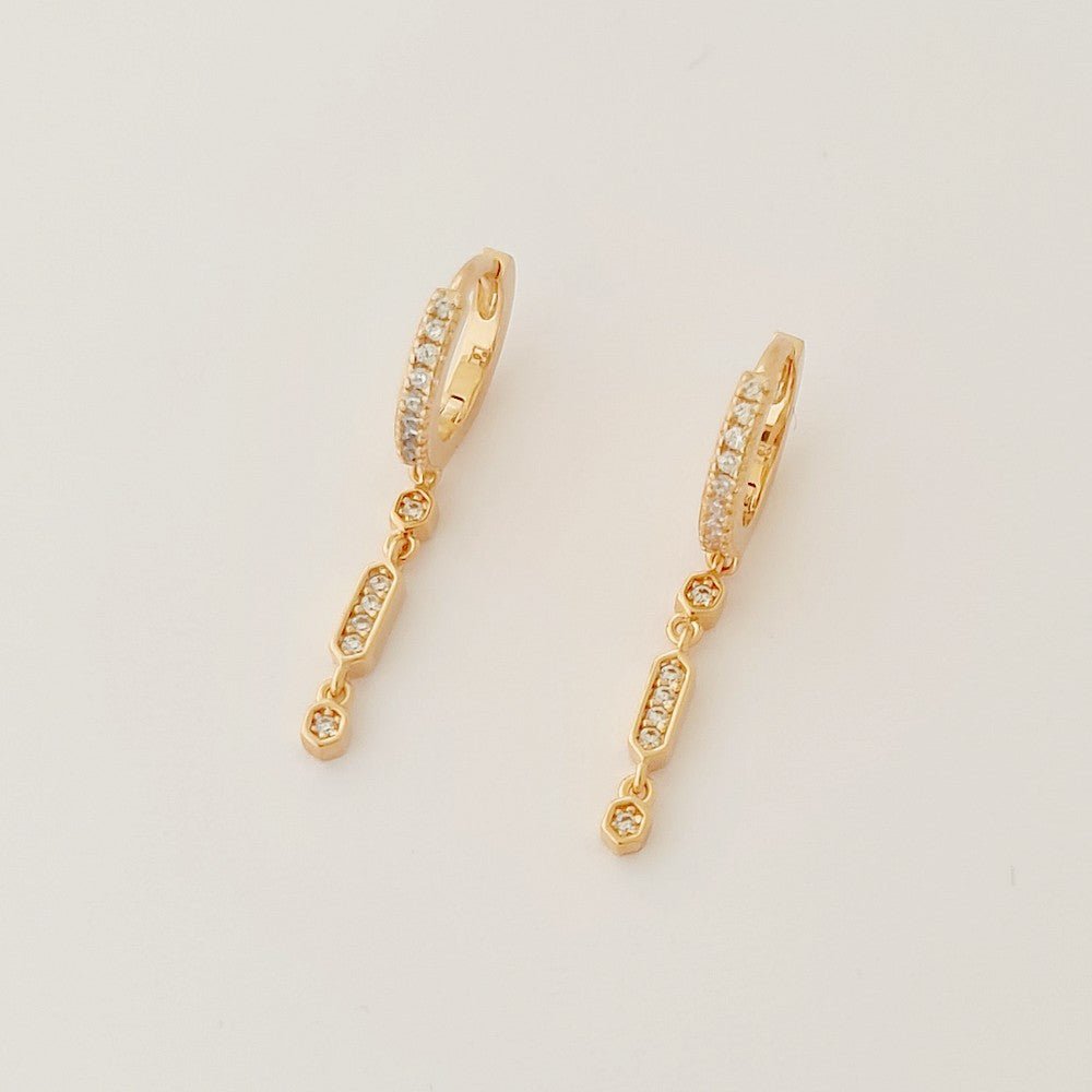 Boucles d'oreilles pendantes plaqué or 18K zirconium 2,5 cm Affinity Bellaime 3